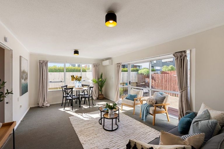 Photo of property in 18a Bracken Road, Newlands, Wellington, 6037