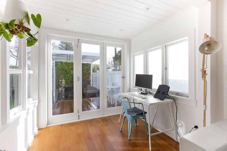 Photo of property in 16 Formby Avenue, Point Chevalier, Auckland, 1022