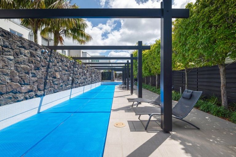 Photo of property in 10/258 Hurstmere Road, Takapuna, Auckland, 0622