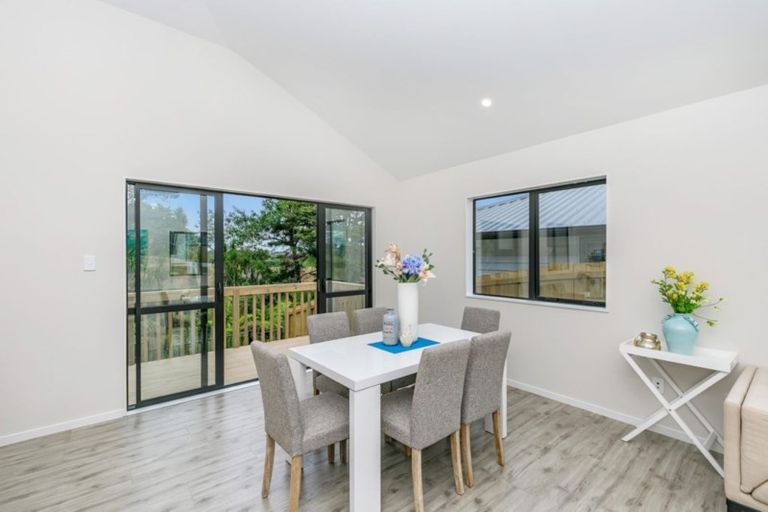 Photo of property in 2 Tarara Lane, Kumeu, 0810