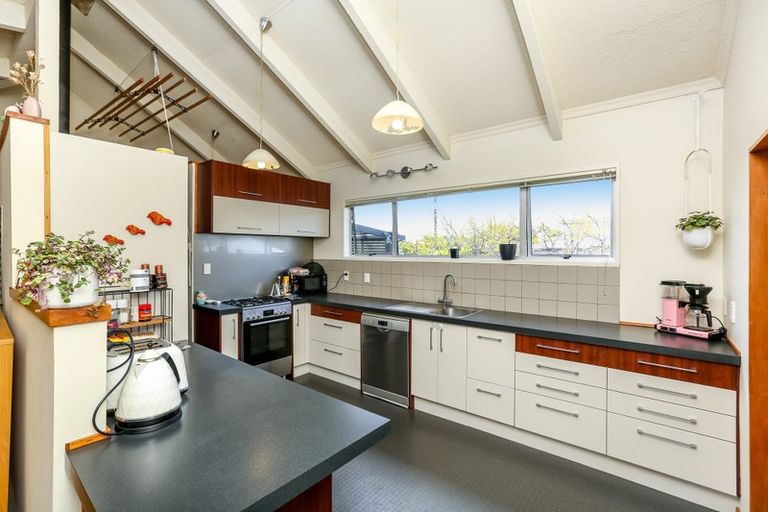 Photo of property in 4 Holloway Road, Omata, New Plymouth, 4374
