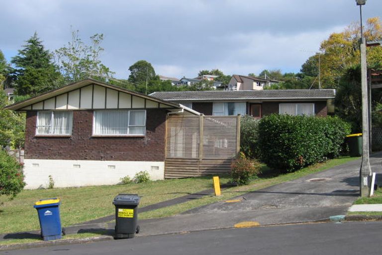 Photo of property in 2/12 Newstead Avenue, Browns Bay, Auckland, 0632