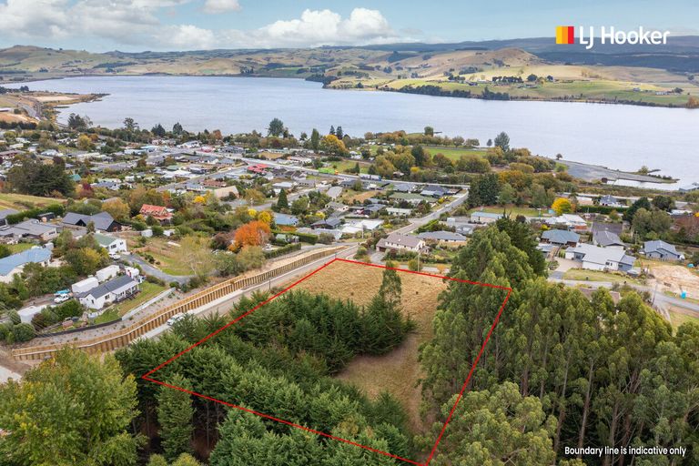 Photo of property in 10 Gull Street, Waihola, Milton, 9073