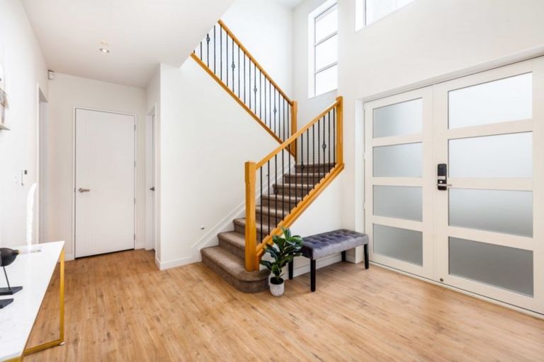 Photo of property in 64 Huntington Park Drive, Greenhithe, Auckland, 0632