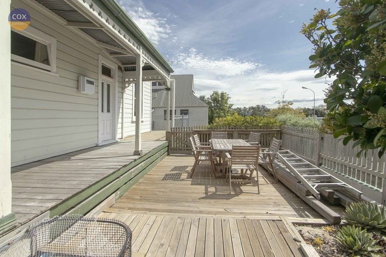 Photo of property in 27 Napier Terrace, Hospital Hill, Napier, 4110