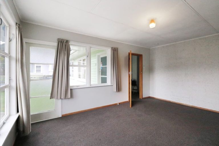 Photo of property in 17 Parenga Street, Wainuiomata, Lower Hutt, 5014