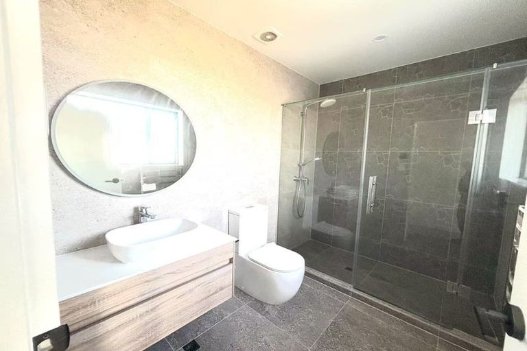 Photo of property in 15 Correa Court, Goodwood Heights, Auckland, 2105