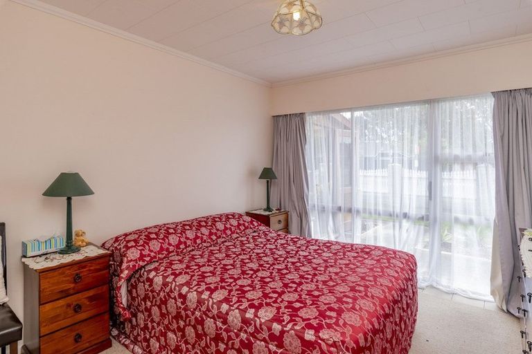 Photo of property in 28 Oriwa Street, Waikanae, 5036