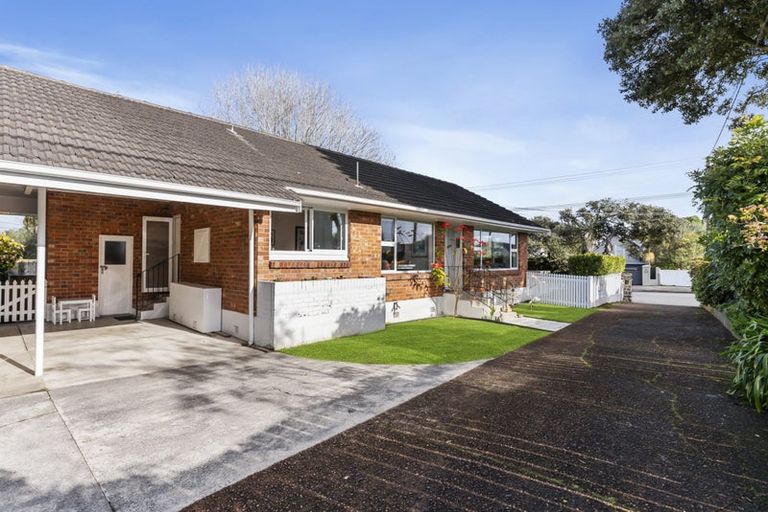 Photo of property in 1/126a Vauxhall Road, Narrow Neck, Auckland, 0624