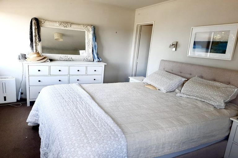 Photo of property in 216 Whangaparaoa Road, Red Beach, 0932