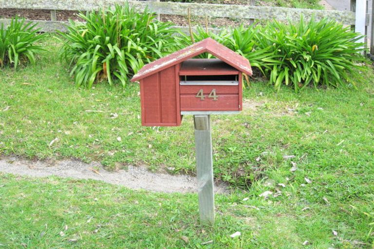 Photo of property in 44 Eucalyptus Way, Nikau Valley, Paraparaumu, 5032