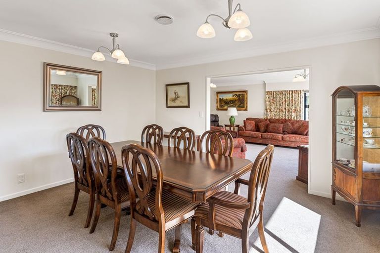 Photo of property in 2 Rosebank Grove, Waikanae, 5036