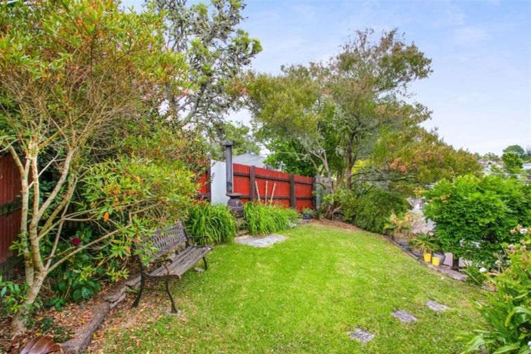 Photo of property in 2/46a Kamara Road, Glen Eden, Auckland, 0602