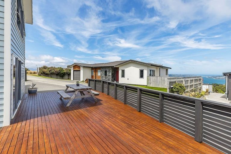 Photo of property in 12 Grumman Lane, Newlands, Wellington, 6037