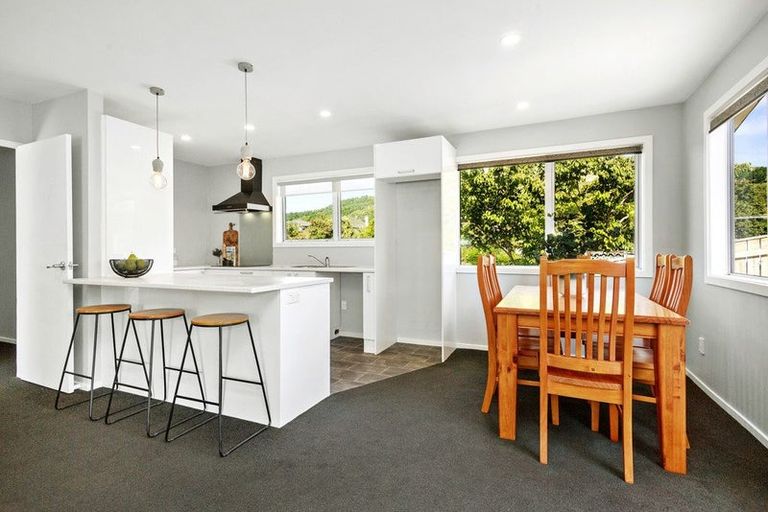 Photo of property in 2 Bell Street, Tawa, Wellington, 5028