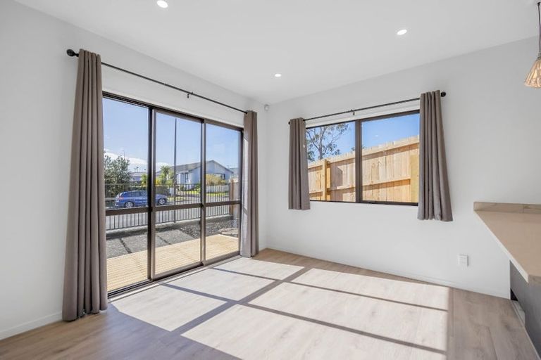 Photo of property in 50a Barbados Drive, Unsworth Heights, Auckland, 0632