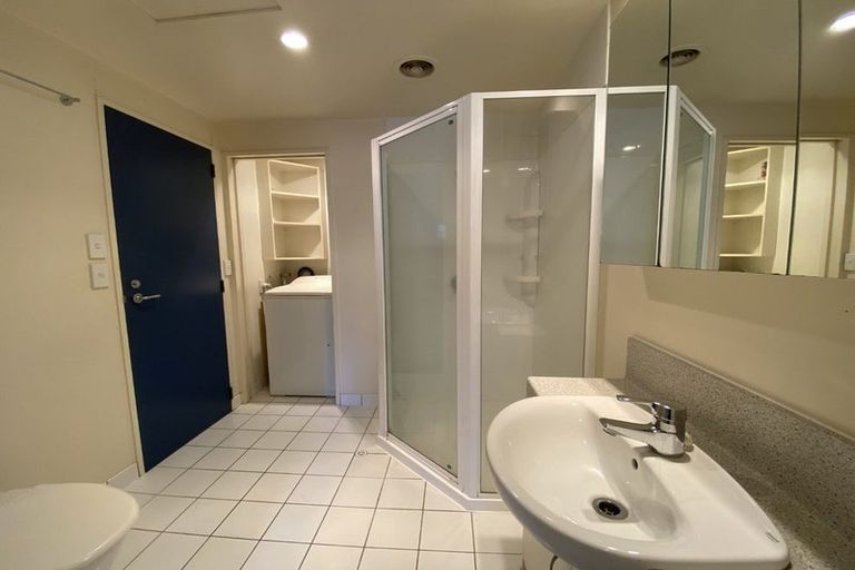 Photo of property in Terrace Heights Apartments, 9b/163 The Terrace, Wellington Central, Wellington, 6011