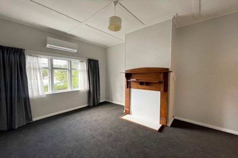 Photo of property in 23 Medway Street, Island Bay, Wellington, 6023