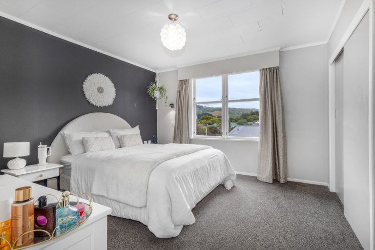 Photo of property in 4 Lane Crescent, Tawa, Wellington, 5028