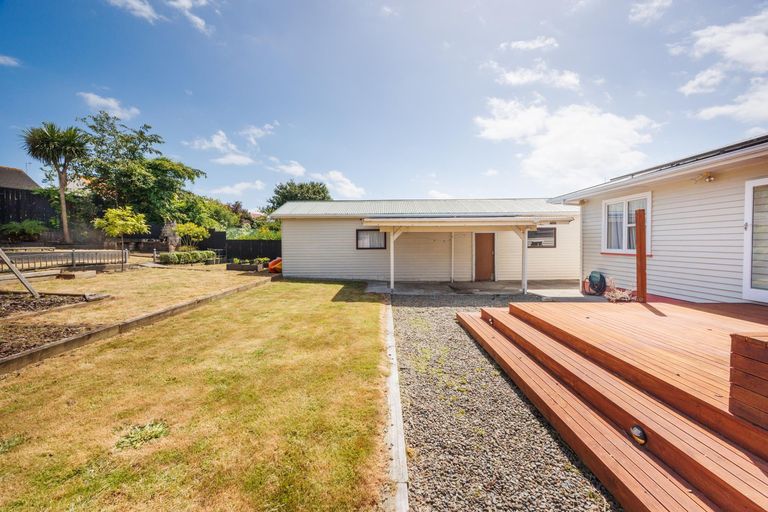 Photo of property in 14 Parkland Crescent, Terrace End, Palmerston North, 4410