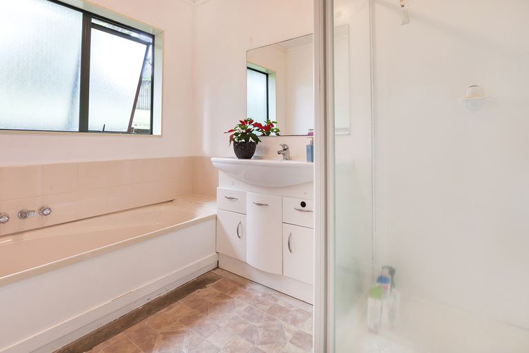 Photo of property in 65a Harmel Road, Glendene, Auckland, 0602