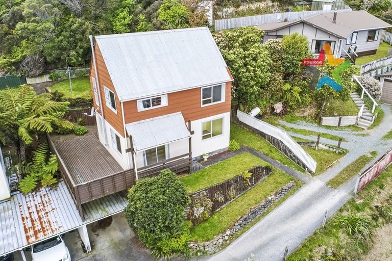Photo of property in 1/15a Glen Road, Stokes Valley, Lower Hutt, 5019