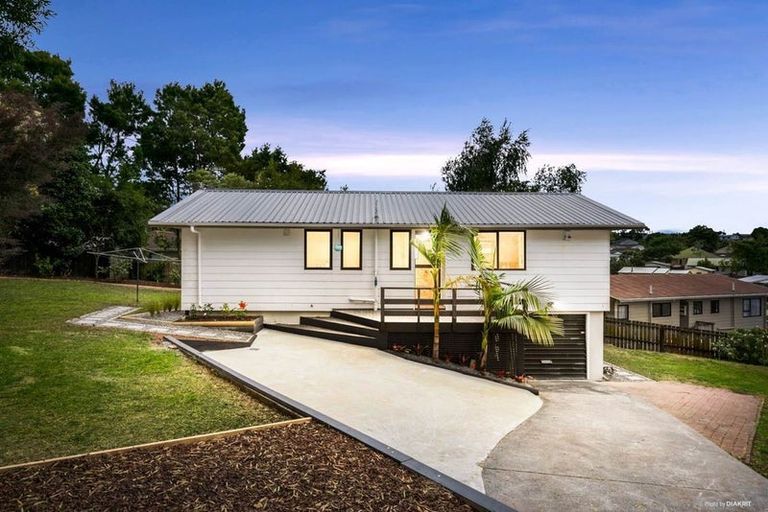 Photo of property in 9 Elizabeth Drive, West Harbour, Auckland, 0618