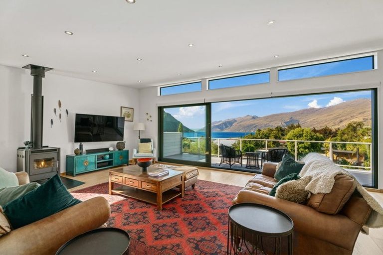 Photo of property in 77 Kent Street, Kingston, Athol, 9793