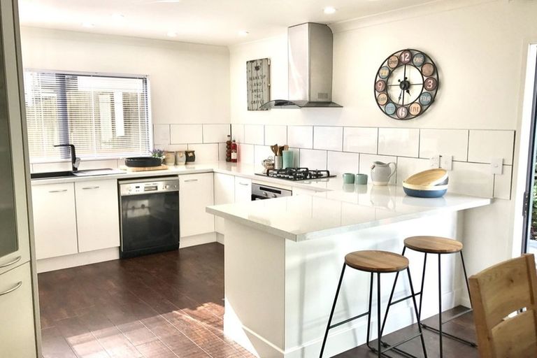 Photo of property in 5 Tombane Lane, Papakowhai, Porirua, 5024