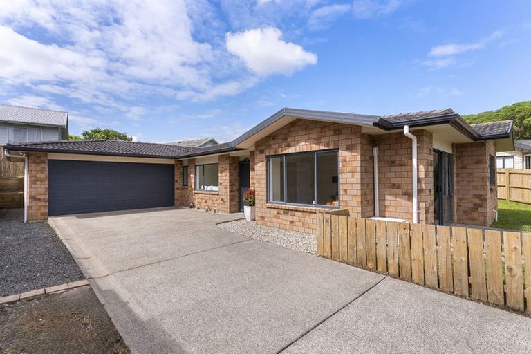 Photo of property in 10 Mediterranean Way, Goodwood Heights, Auckland, 2105