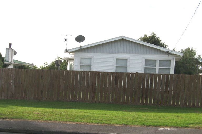 Photo of property in 110 Wharf Road, Te Atatu Peninsula, Auckland, 0610