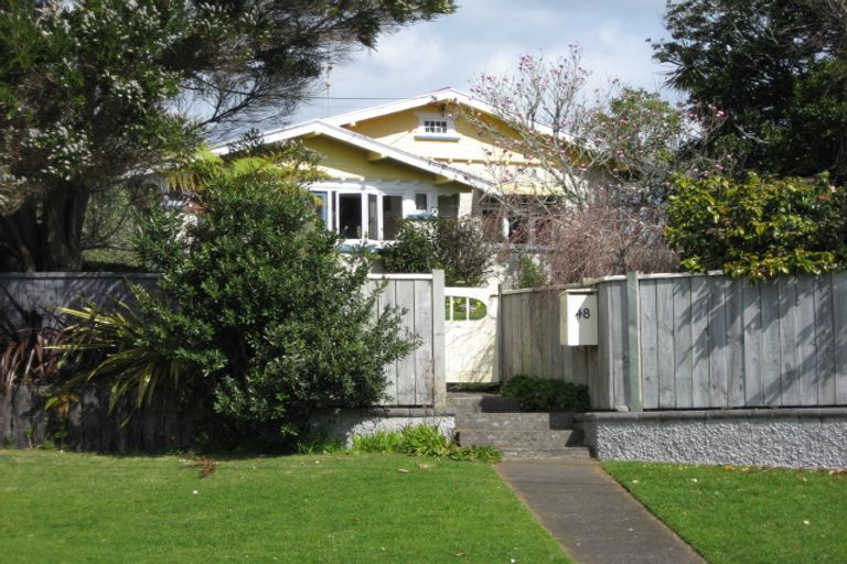 Photo of property in 48 Waiwaka Terrace, Strandon, New Plymouth, 4312