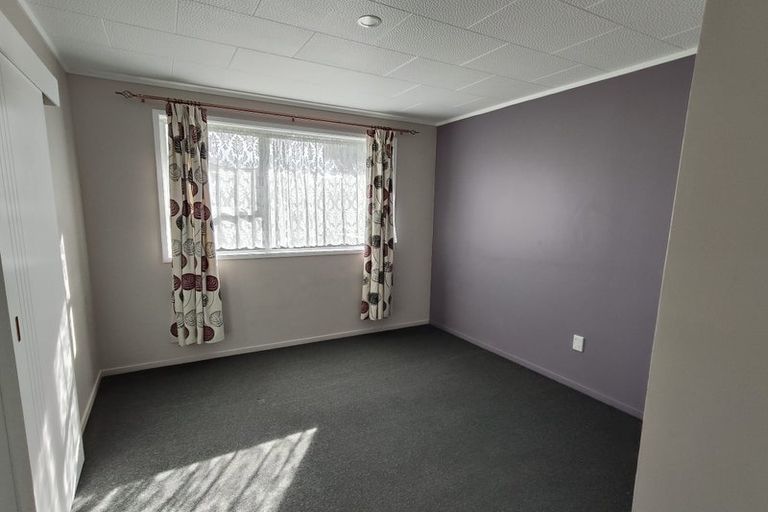 Photo of property in 20 Foyle Place, Glendene, Auckland, 0602