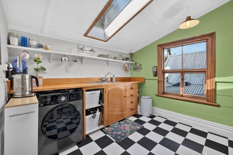 Photo of property in 38 Voelas Road, Lyttelton, 8082