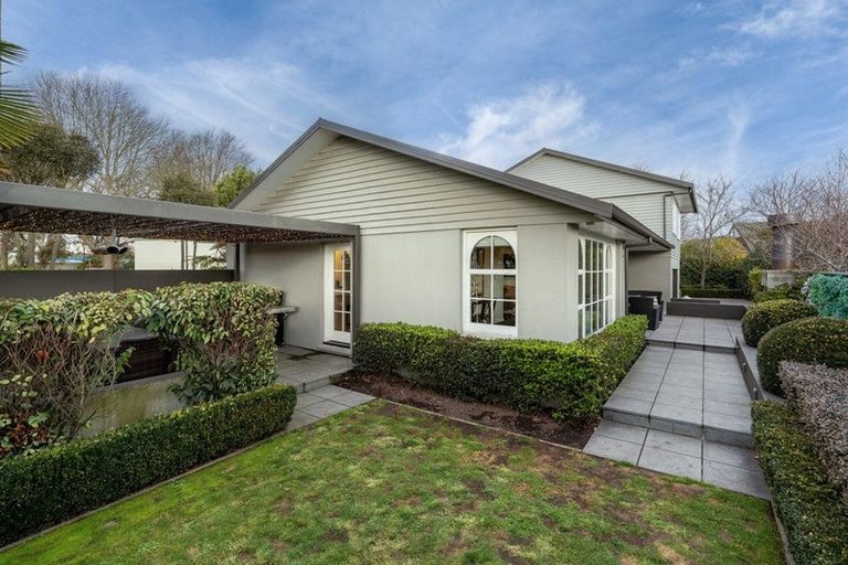 Photo of property in 26 Grahams Road, Ilam, Christchurch, 8041