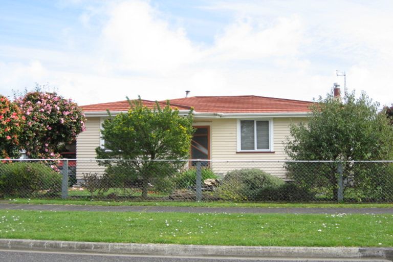 Photo of property in 18 Maire Street, Inglewood, 4330