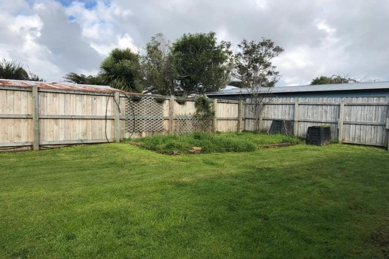Photo of property in 42 Durham Street, Te Atatu Peninsula, Auckland, 0610