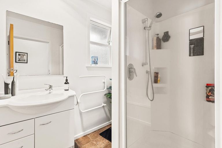 Photo of property in 39 Wharf Road, Te Atatu Peninsula, Auckland, 0610