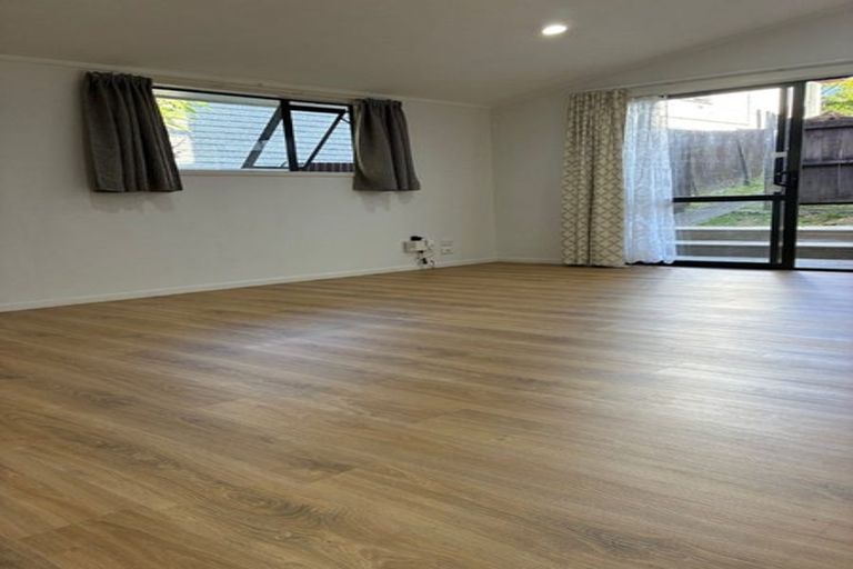 Photo of property in 53 Triangle Road, Massey, Auckland, 0614