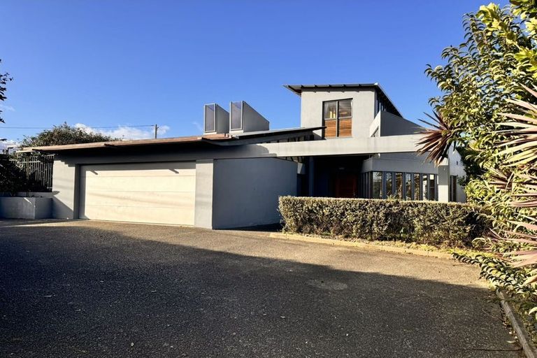 Photo of property in 65 Forrest Hill Road, Milford, Auckland, 0620