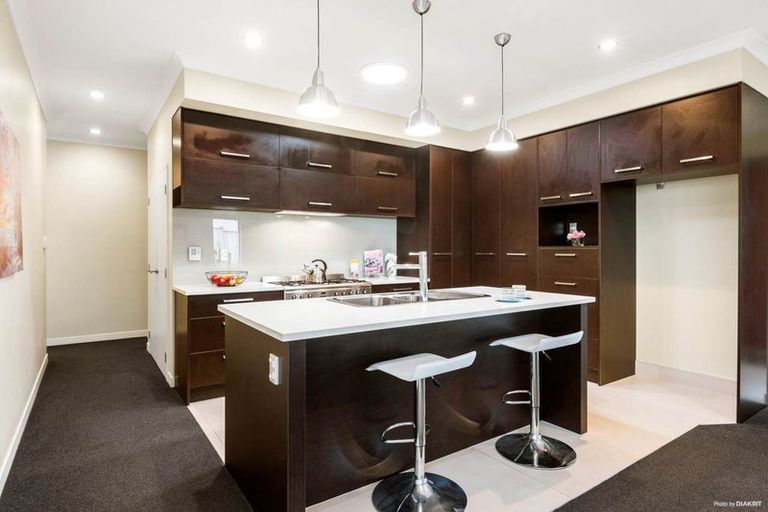 Photo of property in 17 Ohau Court, Fairview Heights, Auckland, 0632