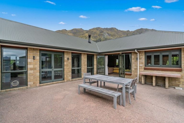 Photo of property in 2 Mathias Terrace, Arthurs Point, Queenstown, 9371
