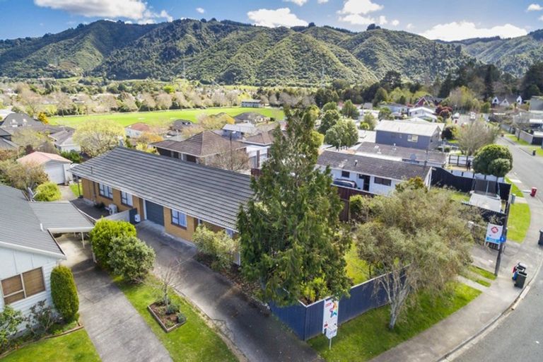 Photo of property in 1/21 Roband Crescent, Brown Owl, Upper Hutt, 5018