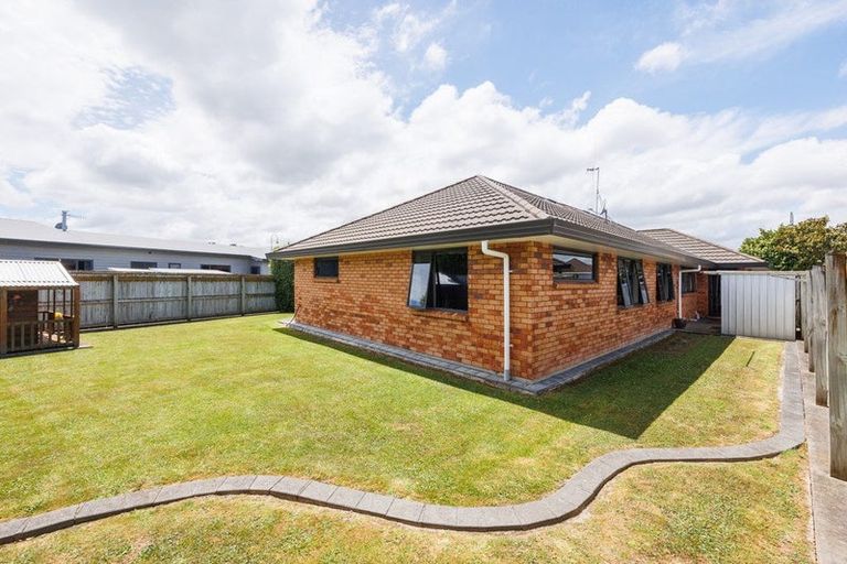 Photo of property in 36 Tennyson Avenue, Kelvin Grove, Palmerston North, 4414