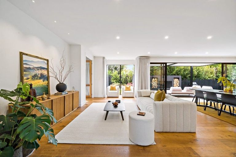 Photo of property in 21 Oscar Road, Greenhithe, Auckland, 0632