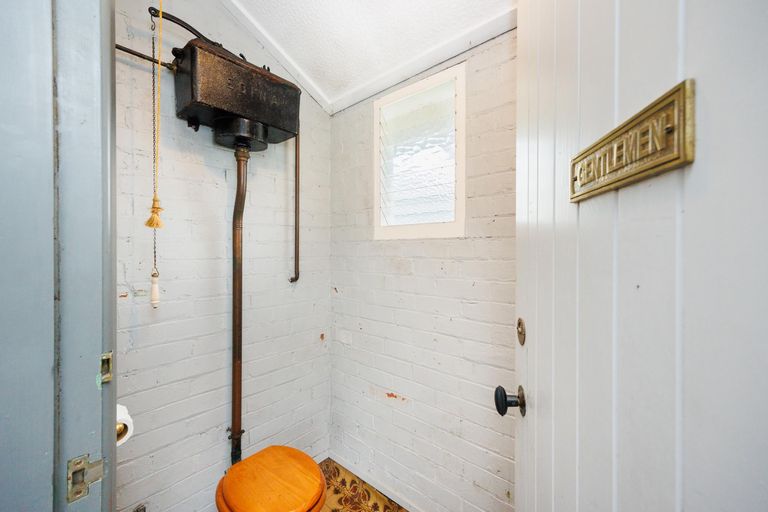 Photo of property in 8 Annandale Avenue, Takaro, Palmerston North, 4410