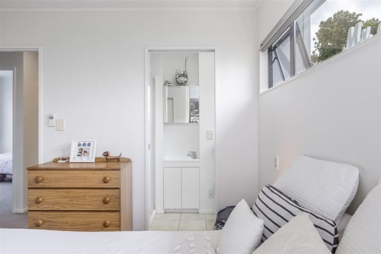 Photo of property in 1/9 Ellenbury Place, Stanmore Bay, Whangaparaoa, 0932