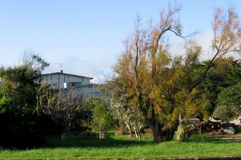 Photo of property in 35 Rauparaha Street, Waikanae Beach, Waikanae, 5036