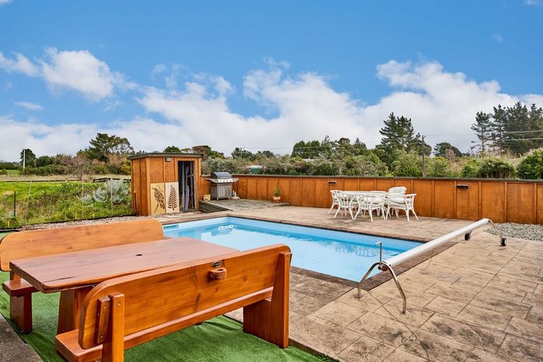 Photo of property in 12 Te Horo Beach Road, Te Horo, Otaki, 5581