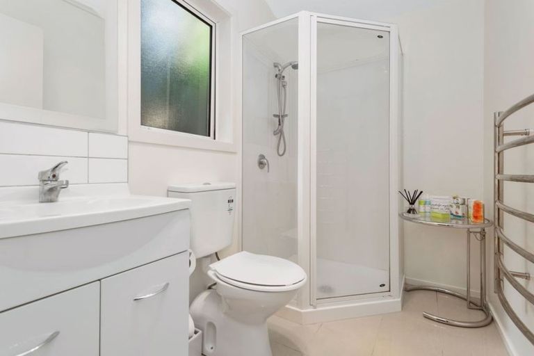 Photo of property in 29a Turville Crescent, Newlands, Wellington, 6037